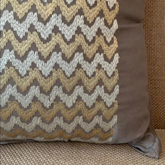 Linden Street Gray Geometric Accent Pillow 16x16 New - Picture 4 of 9